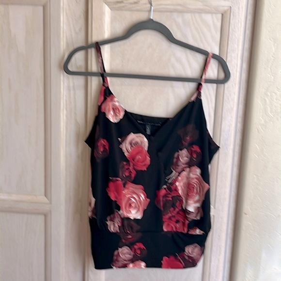 3/$30| 🌸 WHBM Jersey Knit Button Surplice Cami - Picture 4 of 9